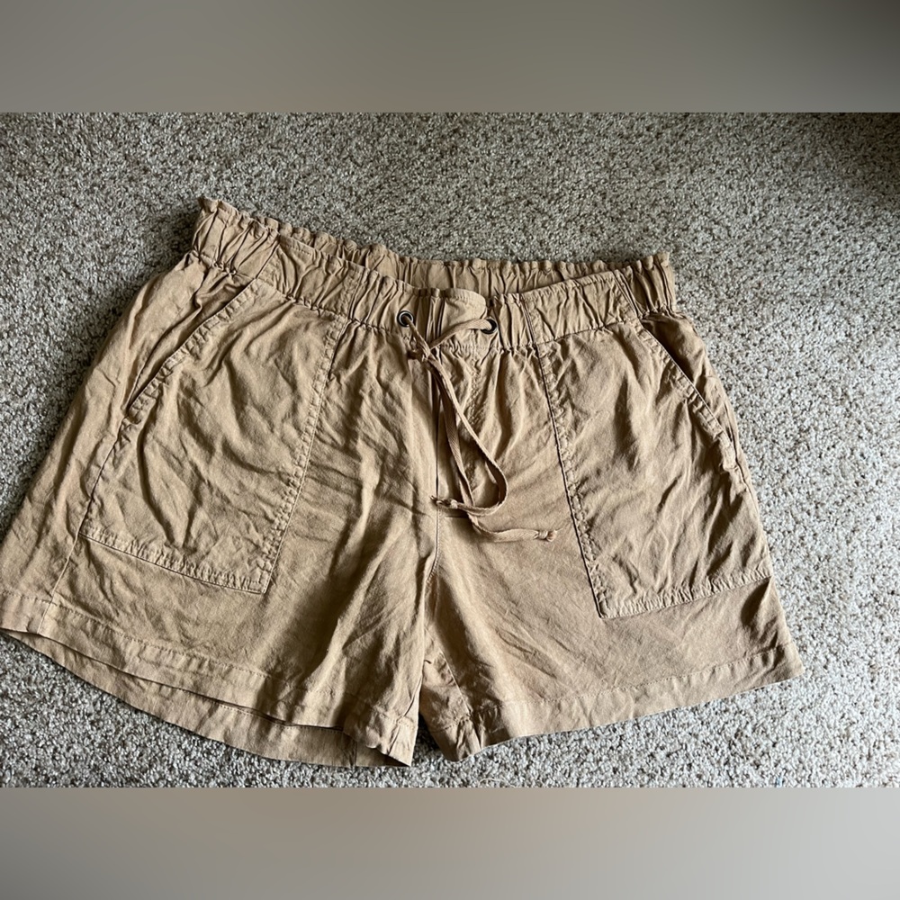 Kut from the Kloth Khaki Katana Shorts